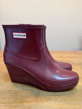 Hunter Women’s Wedge‎ Short Rain Boot Burgundy Size 10